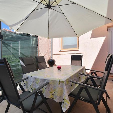 City Centre Apartment With Terrace 2 Пула Екстериор снимка