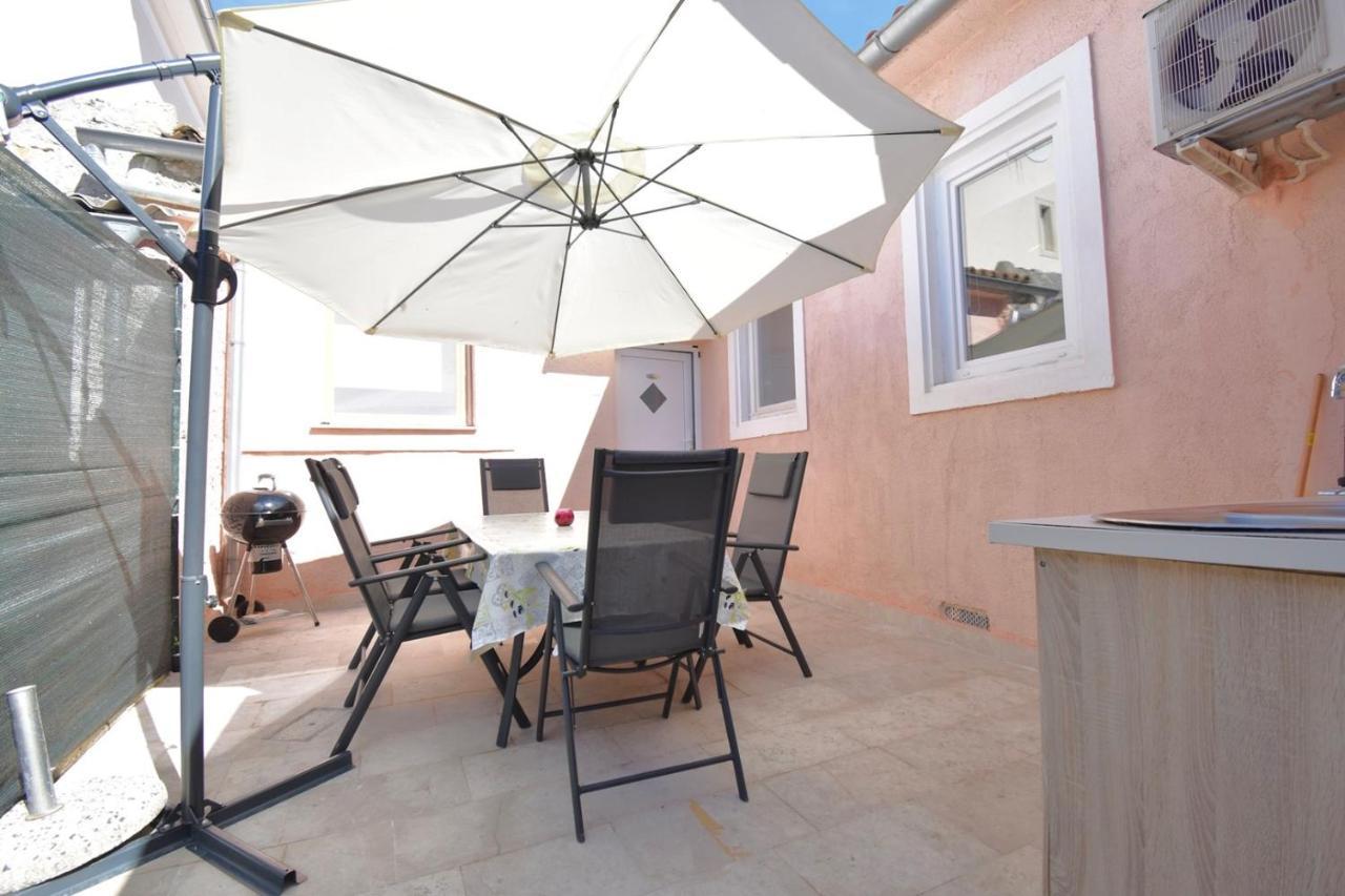 City Centre Apartment With Terrace 2 Пула Екстериор снимка