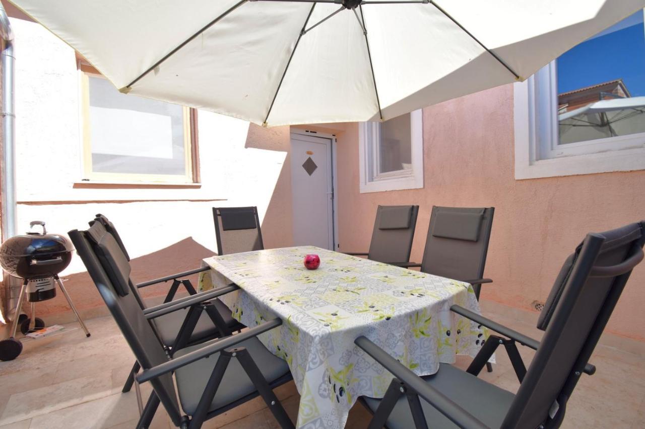 City Centre Apartment With Terrace 2 Пула Екстериор снимка