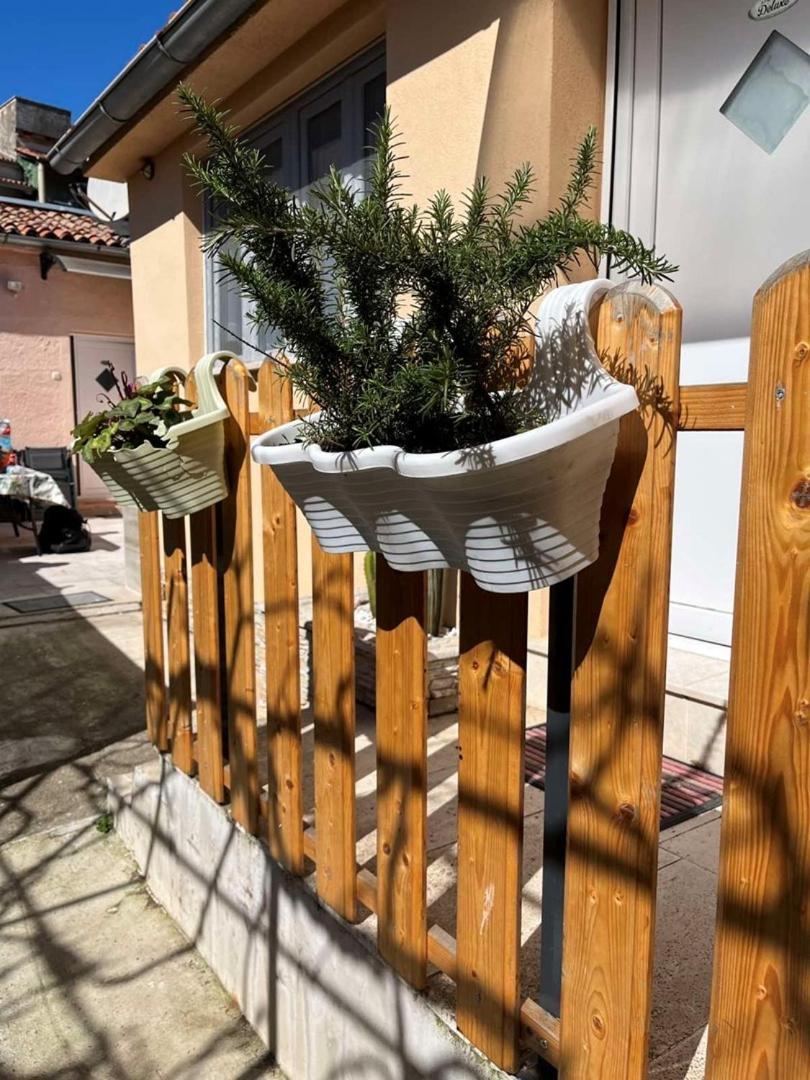 City Centre Apartment With Terrace 2 Пула Екстериор снимка